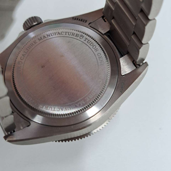 【WHOLESALES】
TUDOR 
25407N 
箱　ギャランティ　純正ラバーベルト×1(使用感小)　エクステンションベルト×1　純正尾錠×2