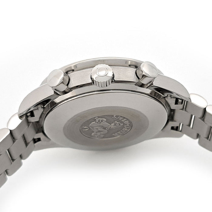 OMEGA 
Speedmaster Overhauled 
Includes box and papers