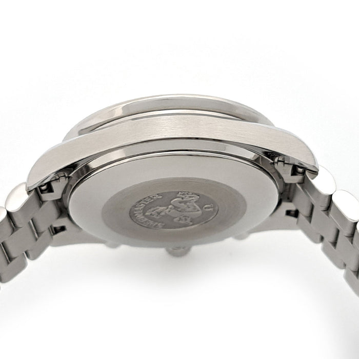 OMEGA 
Speedmaster Overhauled 
Includes box and papers
