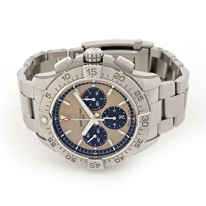 BREITLING 
アベンジャー B01 クロノグラフ 44 
箱ギャラ付