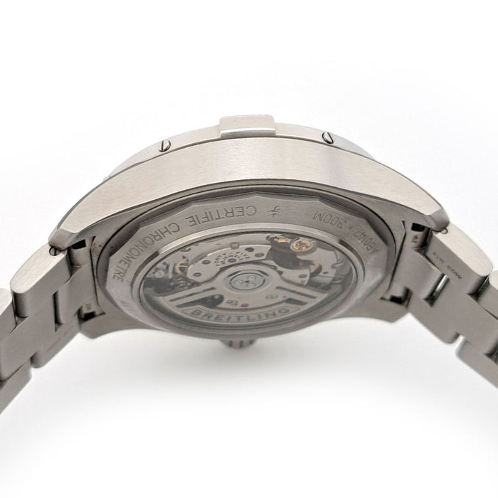 BREITLING 
アベンジャー B01 クロノグラフ 44 
箱ギャラ付