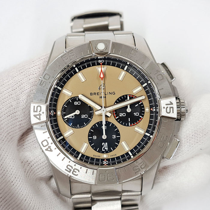 BREITLING 
アベンジャー B01 クロノグラフ 44 
箱ギャラ付