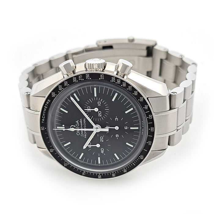 OMEGA 
Speedmaster Moonwatch Professional 
Includes box and papers