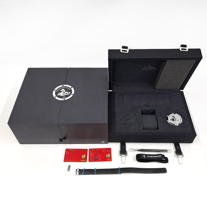 OMEGA 
Speedmaster Moonwatch Professional 
Includes box and papers
