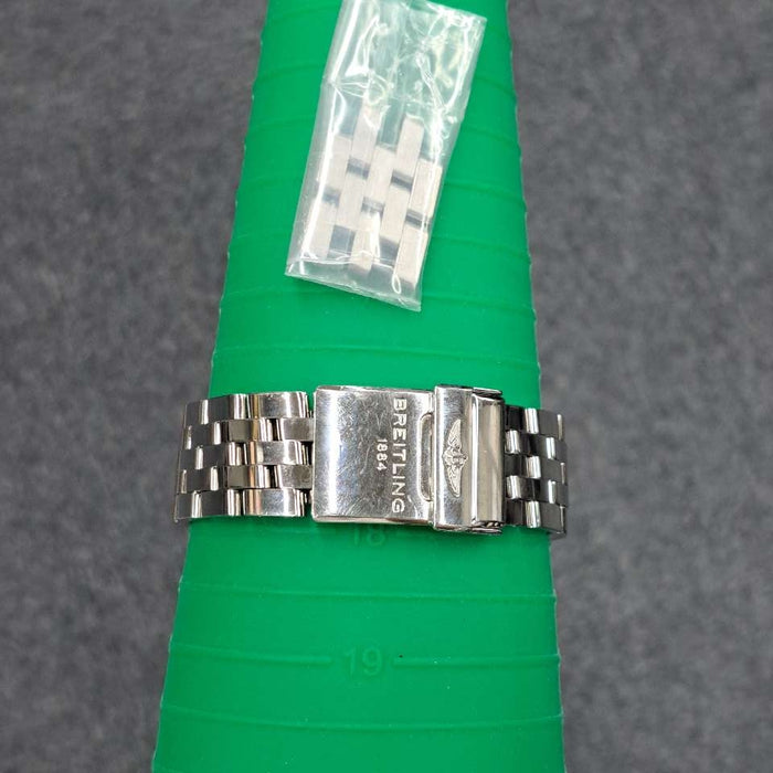 【WHOLESALE】
BREITLING
AB0110
Chronomat 44
Box, warranty, chronometer certificate, 2 extra links