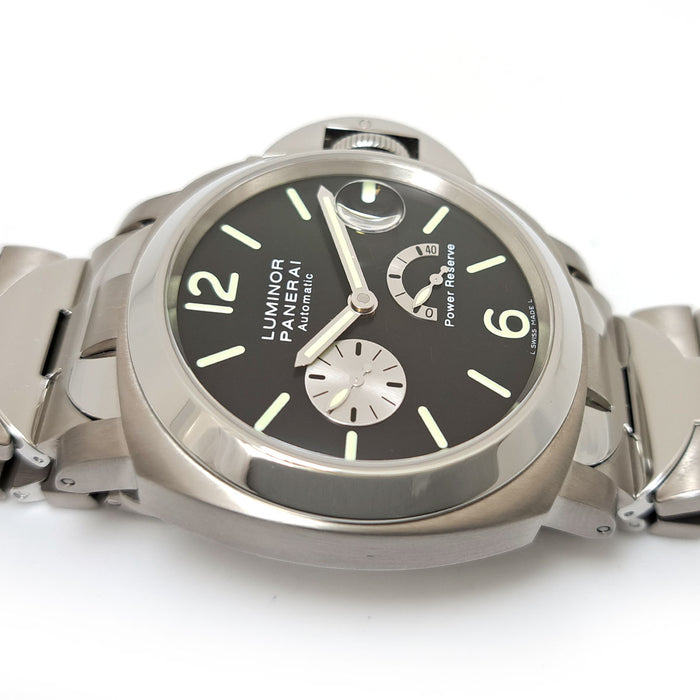 OFFICINE PANERAI 
Luminor Power Reserve 44mm 
With box and warranty card