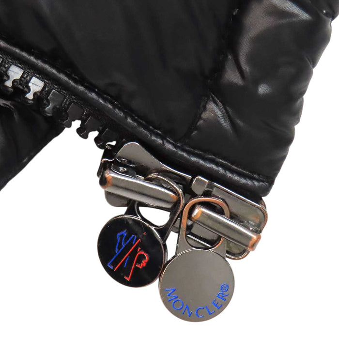 MONCLER 
ワッペン フード ダブルジップ ナイロン 
MAYA マヤ ダウンジャケット