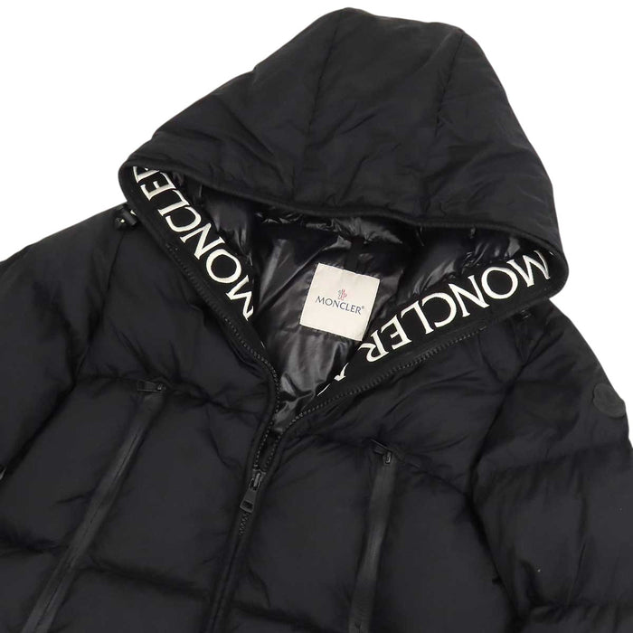 MONCLER 
ワッペン ロゴ ナイロン 
MONTCLA モンクラー ダウンジャケット
