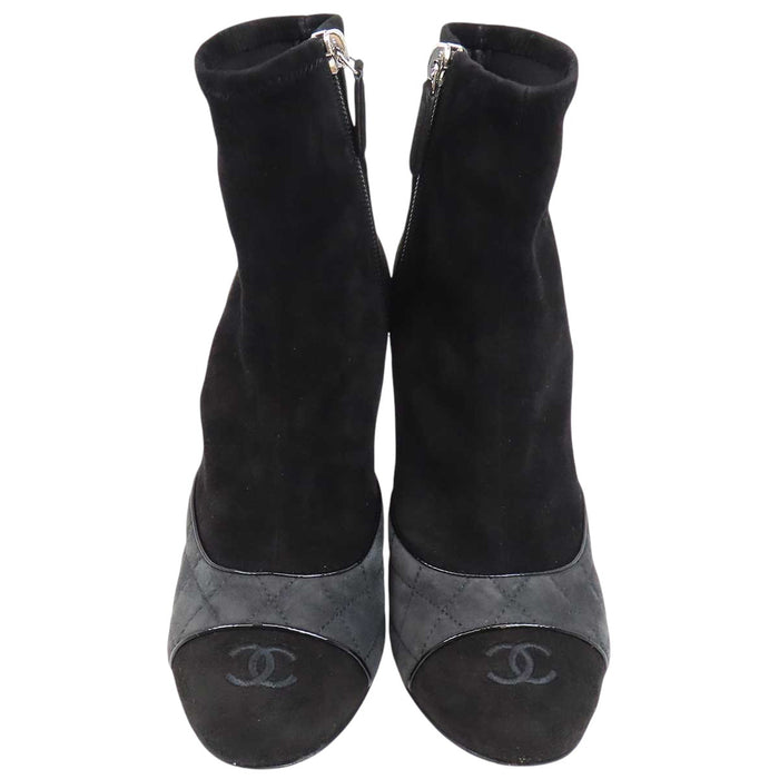 CHANEL 
COCO CC ロゴ キルティング 
ココマーク スウェード ショートブーツ