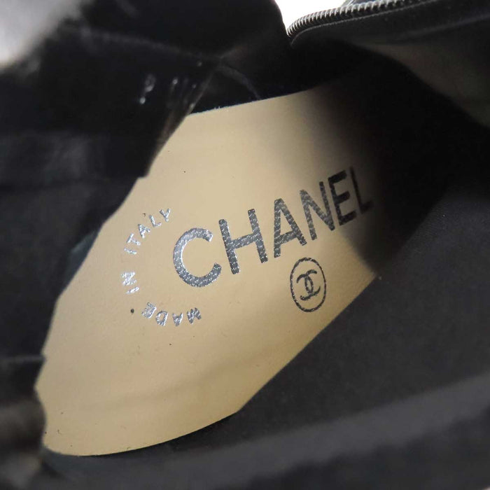 CHANEL 
COCO CC ロゴ キルティング 
ココマーク スウェード ショートブーツ