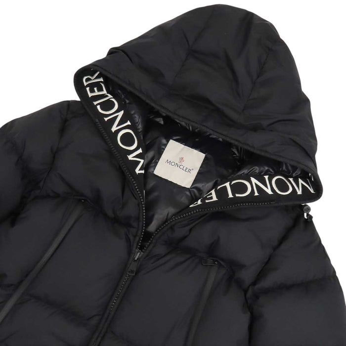 MONCLER 
ワッペン ロゴ ナイロン 
MONTCLA モンクラ ダウンジャケット