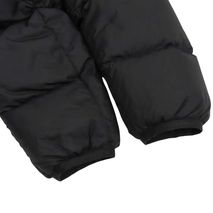 MONCLER 
ワッペン ロゴ ナイロン 
MONTCLA モンクラ ダウンジャケット