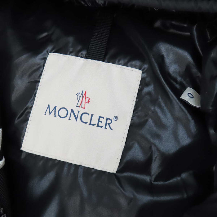 MONCLER 
ワッペン ロゴ ナイロン 
MONTCLA モンクラ ダウンジャケット
