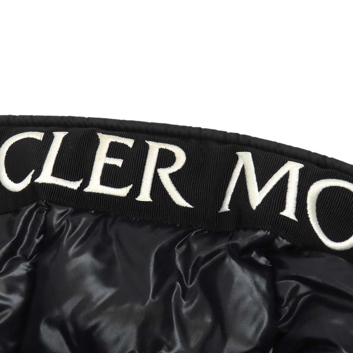 MONCLER 
ワッペン ロゴ ナイロン 
MONTCLA モンクラ ダウンジャケット