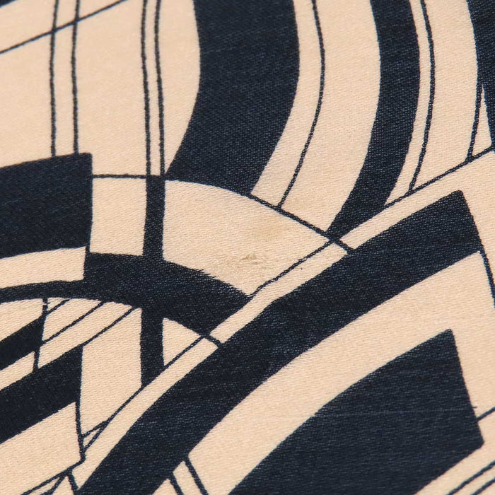 CHANEL 
ロゴ 総柄 シルク 
シフォン スカーフ