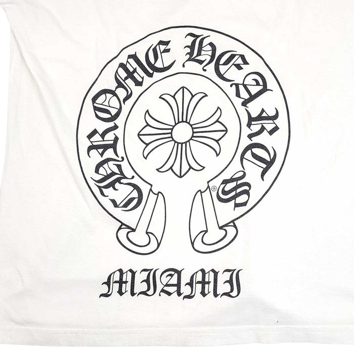CHROME HEARTS 
CH ロゴ コットン クルーネック スクロールラベル 
ホースシュー マイアミ限定 プリント Tシャツ