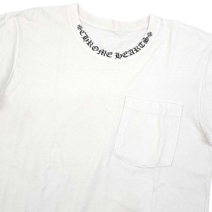 CHROME HEARTS 
CH スクロールラベル コットン アームロゴ クルーネック 
Neck Logo Pocket ロングスリーブ Tシャツ