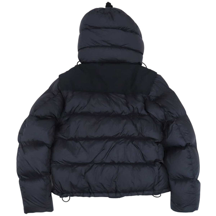 BURBERRY 
ロゴ フード ダブルジップ ナイロン 
デタッチャブル スリーブ ダウンジャケット