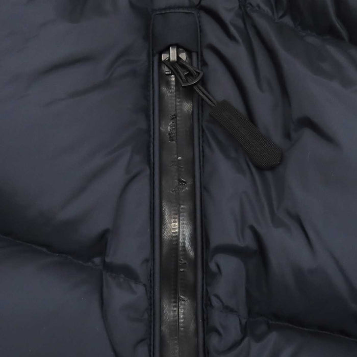 BURBERRY 
ロゴ フード ダブルジップ ナイロン 
デタッチャブル スリーブ ダウンジャケット