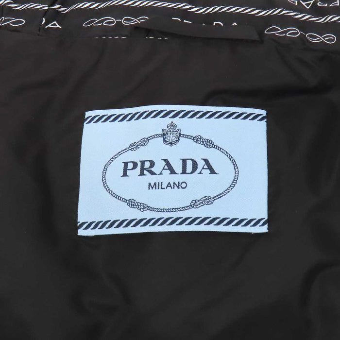 PRADA 
トライアングルロゴ 総柄 フード リナイロン 
Re-Nylon クロップド コンバーチブル ダウンジャケット