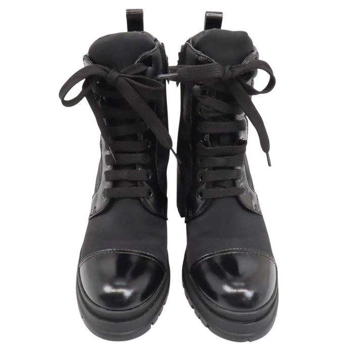 PRADA 
三角ロゴ レザー ヒール Re-Nylon 
トライアングル レースアップ ショートブーツ