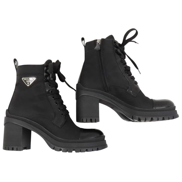 PRADA 
三角ロゴ レザー ヒール Re-Nylon 
トライアングル レースアップ ショートブーツ