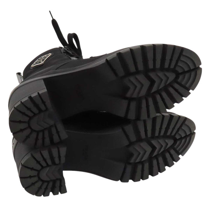 PRADA 
三角ロゴ レザー ヒール Re-Nylon 
トライアングル レースアップ ショートブーツ