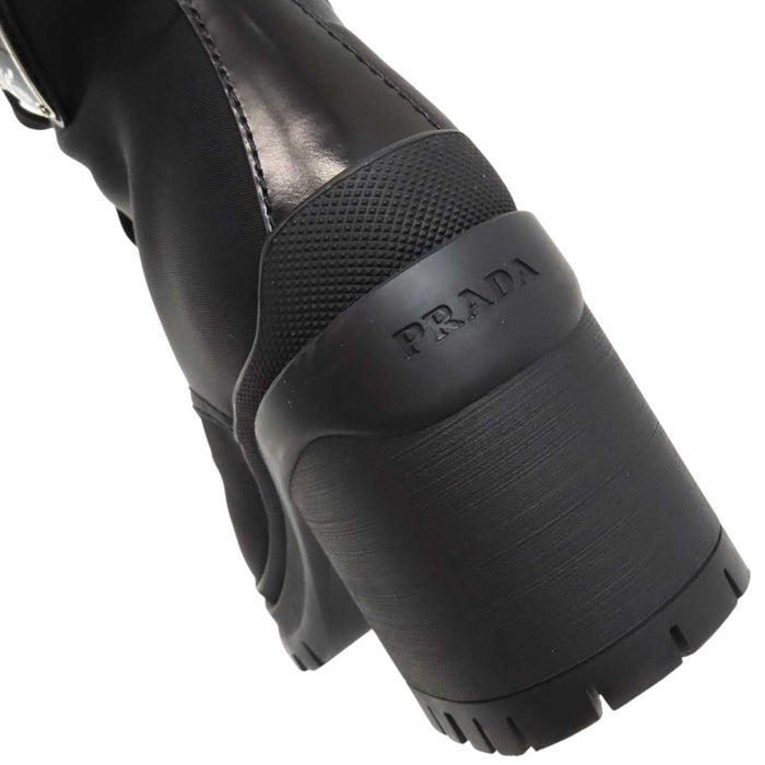 PRADA 
三角ロゴ レザー ヒール Re-Nylon 
トライアングル レースアップ ショートブーツ