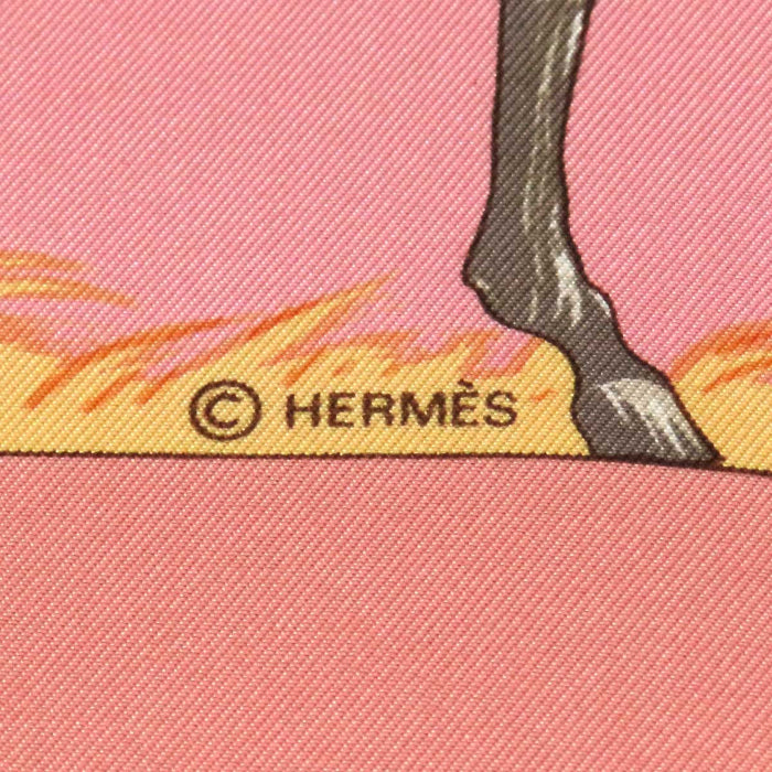 HERMES 
シルク 大判 馬 
カレ 90 ムッシュ・ド・Tのためのトルコ行進曲 スカーフ 
TURQVERIES EN L’HONNEUR DE MHT 1748