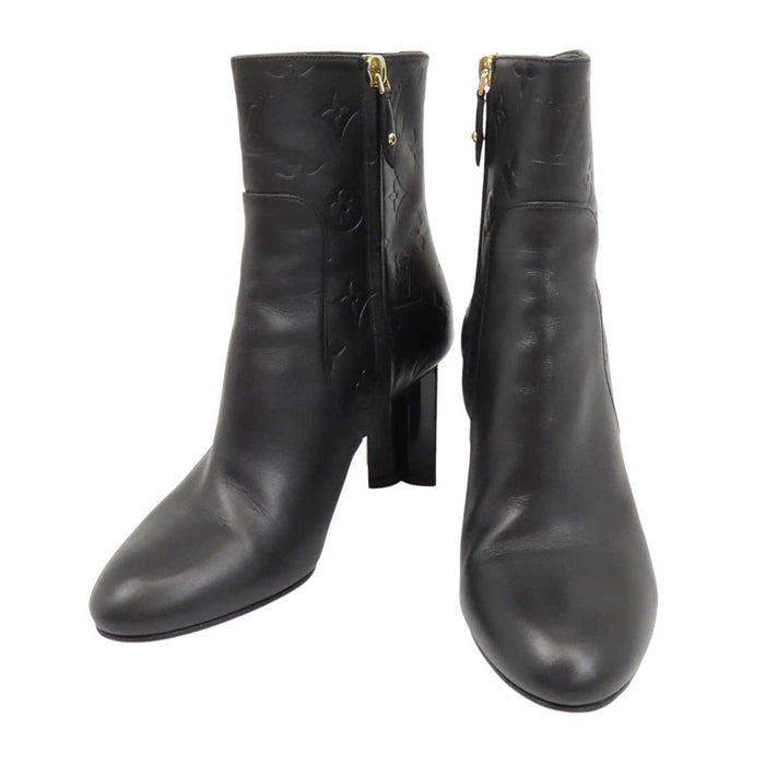 LOUIS VUITTON 
2023 LV Logo Side-Zip High-Heel 
Silhouette Line Leather Ankle Boots 
Monogram