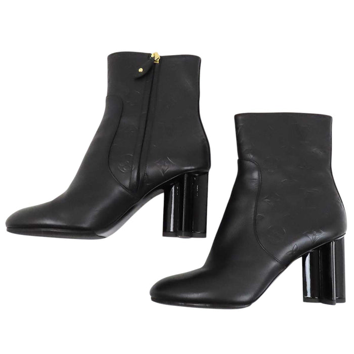 LOUIS VUITTON 
2023 LV Logo Side-Zip High-Heel 
Silhouette Line Leather Ankle Boots 
Monogram