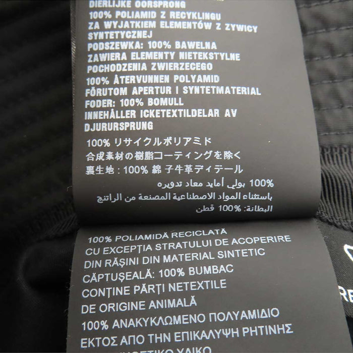 PRADA 
Triangle Logo Re-Nylon 
Re-Nylon Bucket Hat