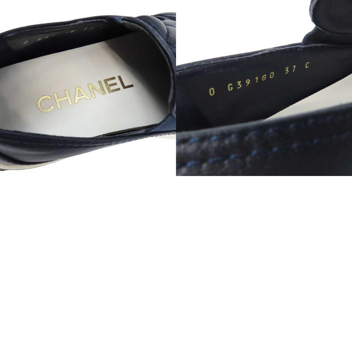 CHANEL 
COCO CC ロゴ ゴールドカラーメタル バイカラー 
ココマーク マトラッセ レザー スリッポン