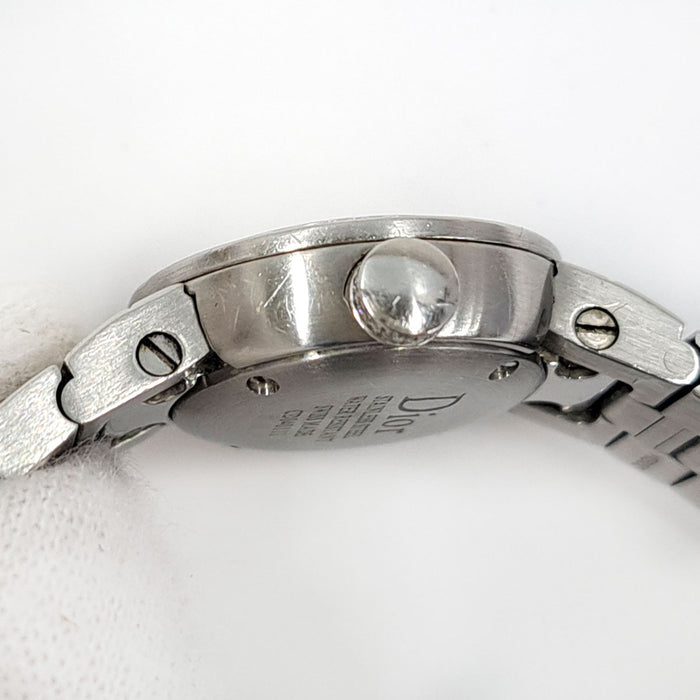 Dior 
La D de Dior, lunette sertie de diamants
