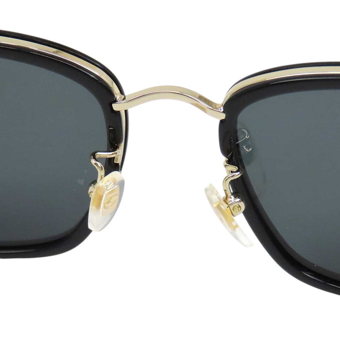 GUCCI 
Eyewear Wellington Clear 
Logo Temple Sunglasses