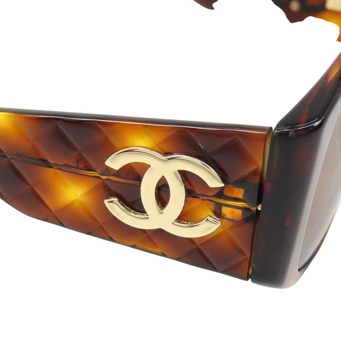 CHANEL 
COCO CC ロゴ ワイドテンプル アイウェア ゴールドカラーメタル 
ココマーク マトラッセ サングラス