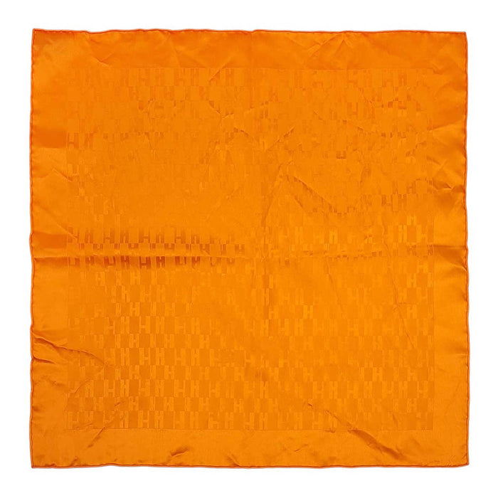 HERMES 
Logo ash silk petit carré 
Carré 45 H-pattern scarf