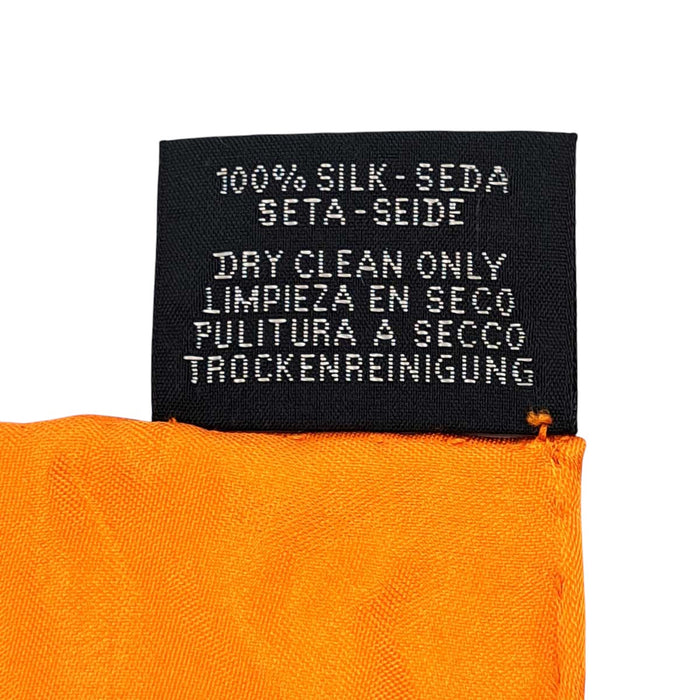 HERMES 
Logo ash silk petit carré 
Carré 45 H-pattern scarf