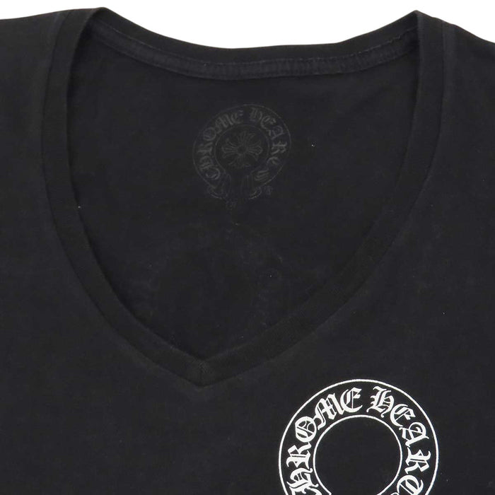 CHROME HEARTS 
Hairy Cross CH V-Neck Cotton 
Horseshoe Print T-Shirt
