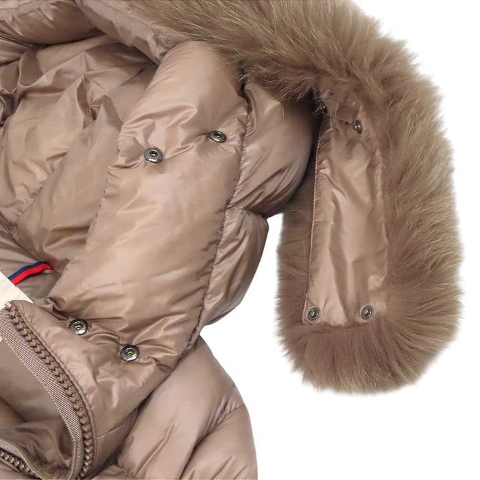MONCLER 
ロゴ ワッペン フード ファー ダブルジップ 
SERIFUR セリファー ダウンジャケット