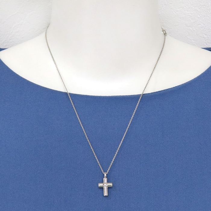 BVLGARI 
Collier croix latine