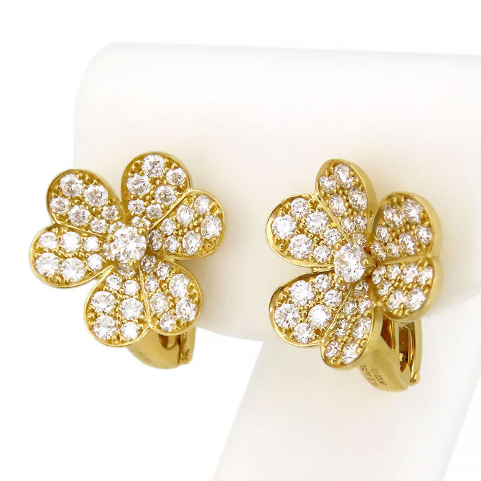 Van Cleef & Arpels
Frivole earrings, small model, diamonds