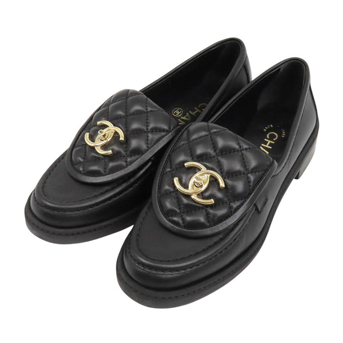 CHANEL 
COCO CC ロゴ レザー ゴールドカラーメタル 22A 
ココマーク ターンロック マトラッセ ローファー