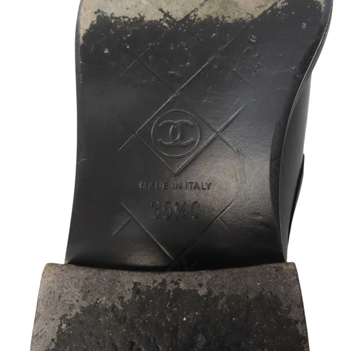 CHANEL 
COCO CC ロゴ レザー ゴールドカラーメタル 22A 
ココマーク ターンロック マトラッセ ローファー