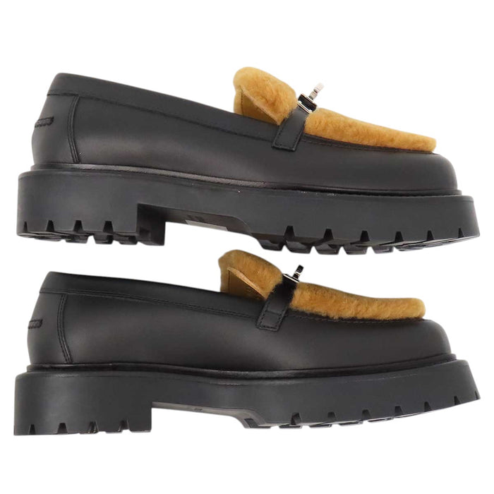 HERMES 
ケリーバックル シープスキン レザー シルバーカラーバックル 
アイコン モカシン