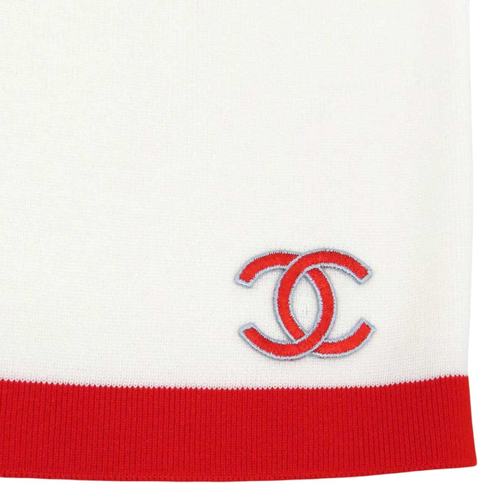 CHANEL 
COCO CC Logo V-Neck 02S 
Coco Mark Long-Sleeve Cotton Knit
