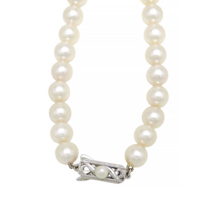 MIKIMOTO 
Akoya Pearl Necklace