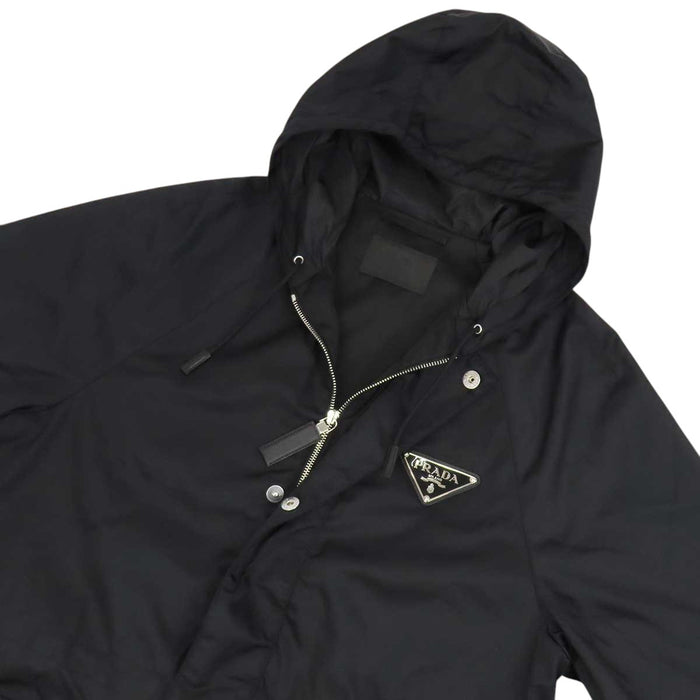 PRADA 
デカトライアングルロゴ ビッグ メタルプレート フーテッド 
RE-NYLON トライアングルロゴ ロングジャケット