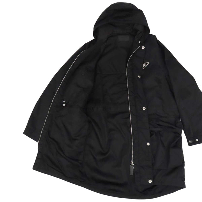 PRADA 
デカトライアングルロゴ ビッグ メタルプレート フーテッド 
RE-NYLON トライアングルロゴ ロングジャケット