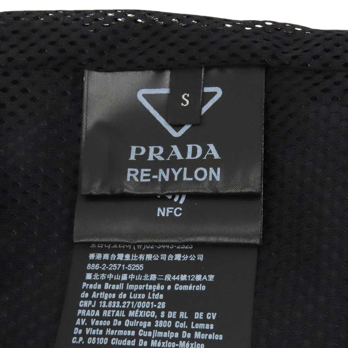 PRADA 
デカトライアングルロゴ ビッグ メタルプレート フーテッド 
RE-NYLON トライアングルロゴ ロングジャケット
